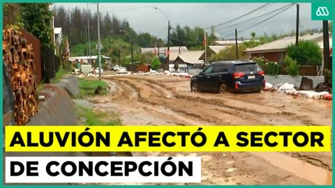 Aluvión cubre calle en sector rural de Concepción