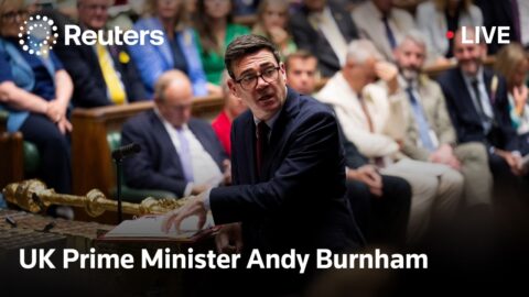 Andy Burnham responde preguntas en el Parlamento británico