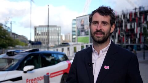 Baidu muestra en Londres su robotaxi RT6 junto a Freenow