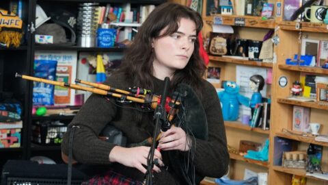 Brìghde Chaimbeul presenta gaita escocesa en Tiny Desk
