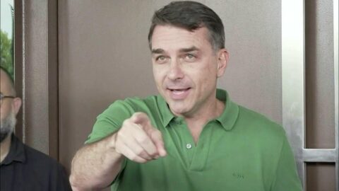 Cancelan los pasaportes de Flávio Bolsonaro en Brasil