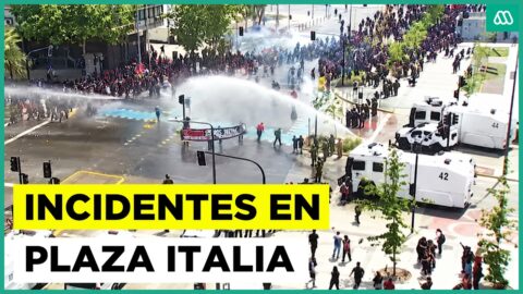 Carabineros impide marcha no autorizada en Plaza Italia