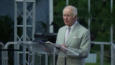 Carlos III reconoce el pasado de esclavitud en su gira caribeña
