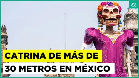 Catrina de más de 30 metros encabeza ofrenda en el Zócalo