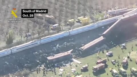 Choque de trenes al sur de Madrid deja al menos 30 muertos