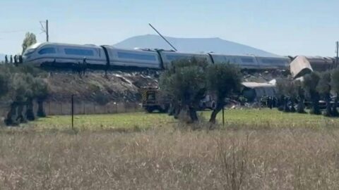 Choque de trenes de alta velocidad en España: más de 60 muertos
