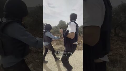 Colonos israelíes atacan a fotoperiodista del Washington Post