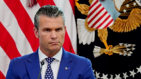 Congresista de EE.UU. apoyaría juicio político a Hegseth