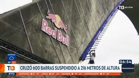 Deportista cruza 600 barras a 216 metros de altura en Sudáfrica