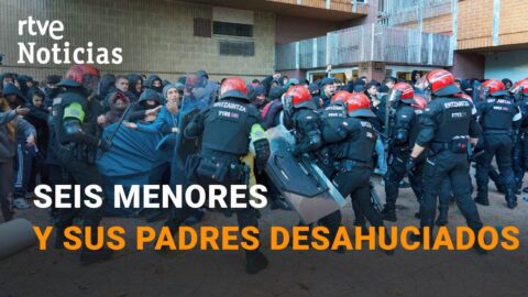 Desahucio en Vitoria con cargas de la Ertzaintza y decenas de heridos