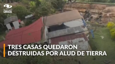 Deslizamiento de tierra destruye tres viviendas en Moniquirá