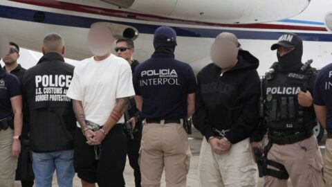 Ecuador envía a EEUU a dos acusados por el crimen de Villavicencio