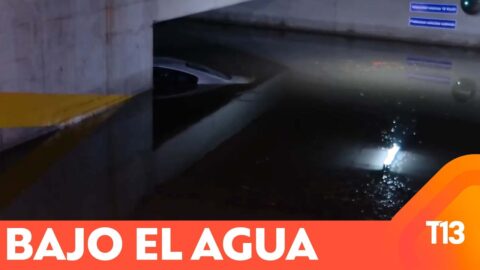 Edificio de Ñuñoa queda inundado tras anegamiento de subterráneo