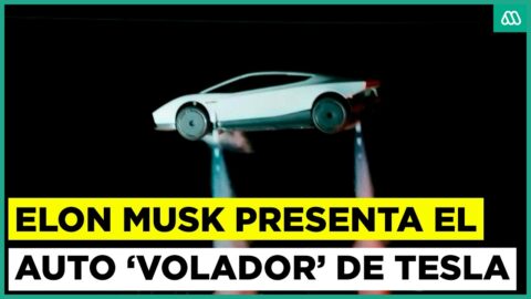 Elon Musk presenta un auto con propulsores que llama volador