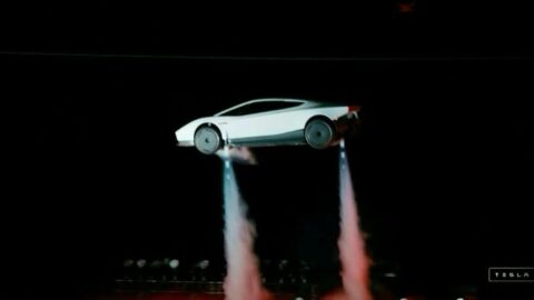 Elon Musk presenta un auto ‘volador’ con propulsores de Tesla