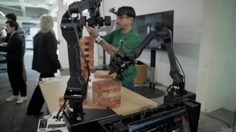 Encord usa cámaras y sensores musculares para entrenar robots
