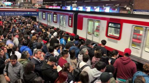 Estación Baquedano muestra su estado tras suspensión de servicio en Línea 1