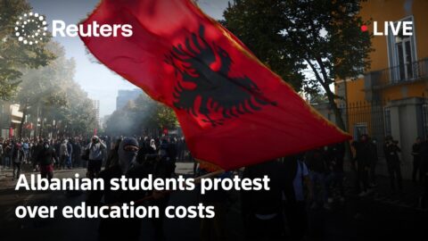 Estudiantes albaneses protestan por costos de la educación