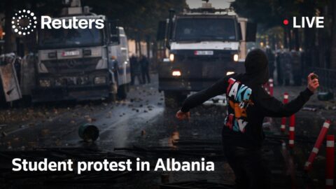 Estudiantes albaneses protestan por costos de la educación
