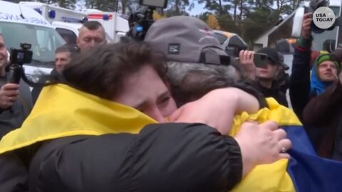 Evacuados de Oleshky regresan a Ucrania en tregua humanitaria
