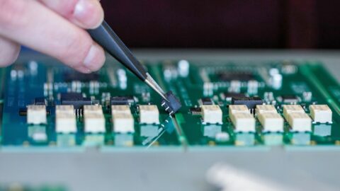 Fabricar microchips avanzados requiere una red global de empresas