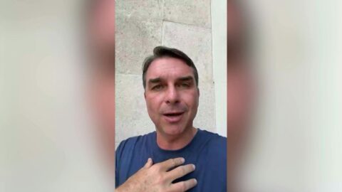 Flávio Bolsonaro dice que le prohibieron salir de Brasil