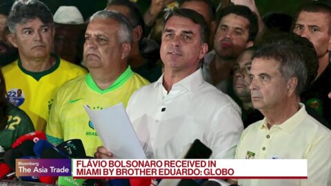 Flávio Bolsonaro llega a Miami tras la derrota en Brasil