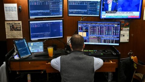 Golub descarta burbuja de IA y alerta por petróleo e inflación