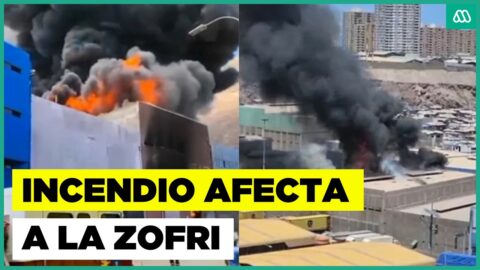 Incendio consume depósito en la Zona Franca de Iquique