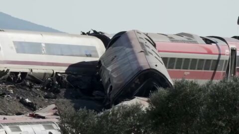 Investigan choque de tren de alta velocidad en España central