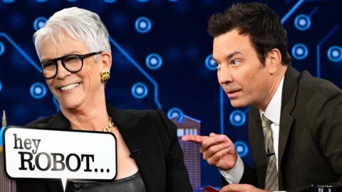 Jamie Lee Curtis y Jimmy Fallon juegan a adivinar palabras con un asistente de voz