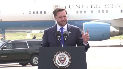 JD Vance respalda a Ken Paxton en un mitin en Texas