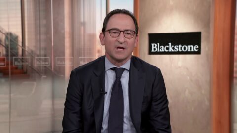 Jon Gray de Blackstone descarta burbuja en la demanda por IA