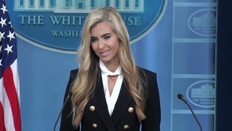 Katie Zacharia debuta como vocera de la Casa Blanca con tres preguntas