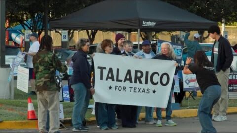 Largas filas en Texas en el primer día de voto anticipado