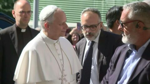 León XIV es operado para extirparle parte del pulmón derecho