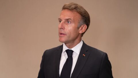 Macron critica a líderes extranjeros por hablar de disturbios