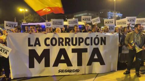 Madrid guarda silencio por víctimas de choque de trenes