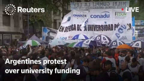 Marcha en Buenos Aires reclama más fondos para universidades
