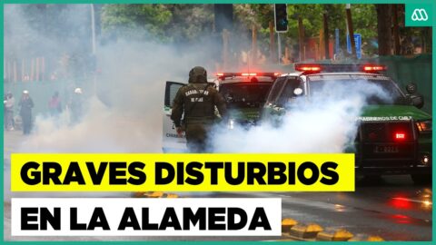 Marcha en Santiago deja 17 detenidos tras incidentes en Alameda