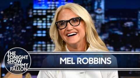 Mel Robbins lanza en Fenway Park y engaña a su familia
