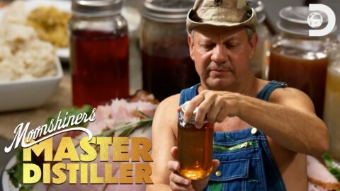 Moonshiners: Master Distiller evalúa licores con sabores de otoño
