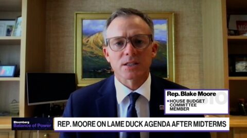 Moore pide reforma de permisos y reconciliación tras las legislativas
