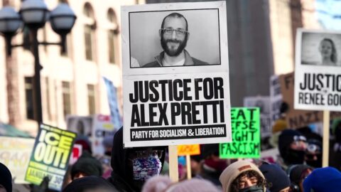 Padres de Alex Pretti acusan a Trump de retener pruebas