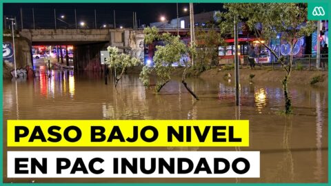 Paso Carlos Valdovinos anegado deja vehículos atrapados en Santiago