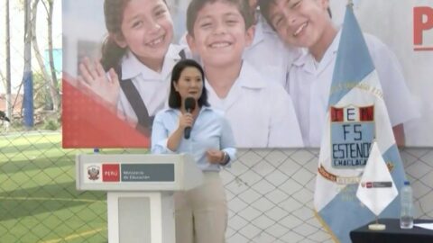 Perú prohíbe maquillaje y pelo teñido en escuelas públicas