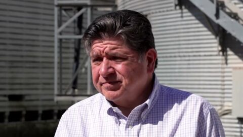Pritzker busca el voto rural y apunta a 2028