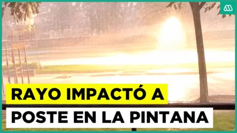 Rayo impacta poste en La Pintana y queda registrado en video