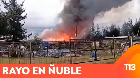 Rayo impacta una vivienda y origina incendio
