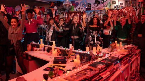 Richard O’Brien presenta The Rocky Horror Show en el Tiny Desk de NPR